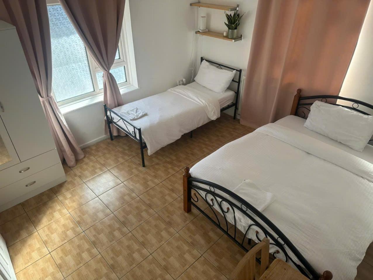 Tran Uk Homestay Лондон Екстер'єр фото